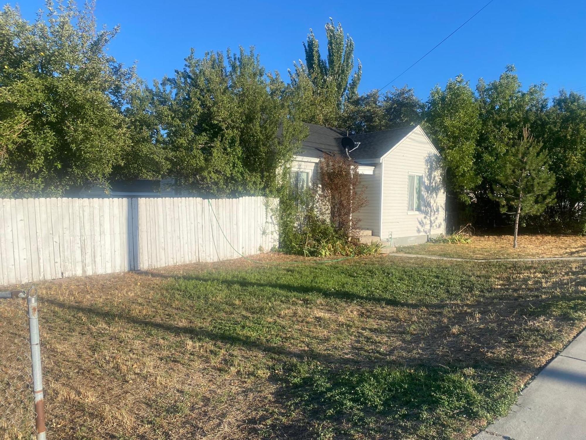 Cute Entire Small House With Large Yard! Pets Welcome! 웨스트밸리시티 외부 사진
