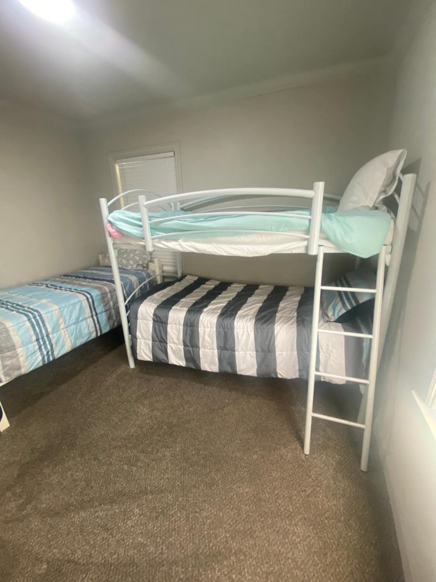 Cute Entire Small House With Large Yard! Pets Welcome! 웨스트밸리시티 외부 사진
