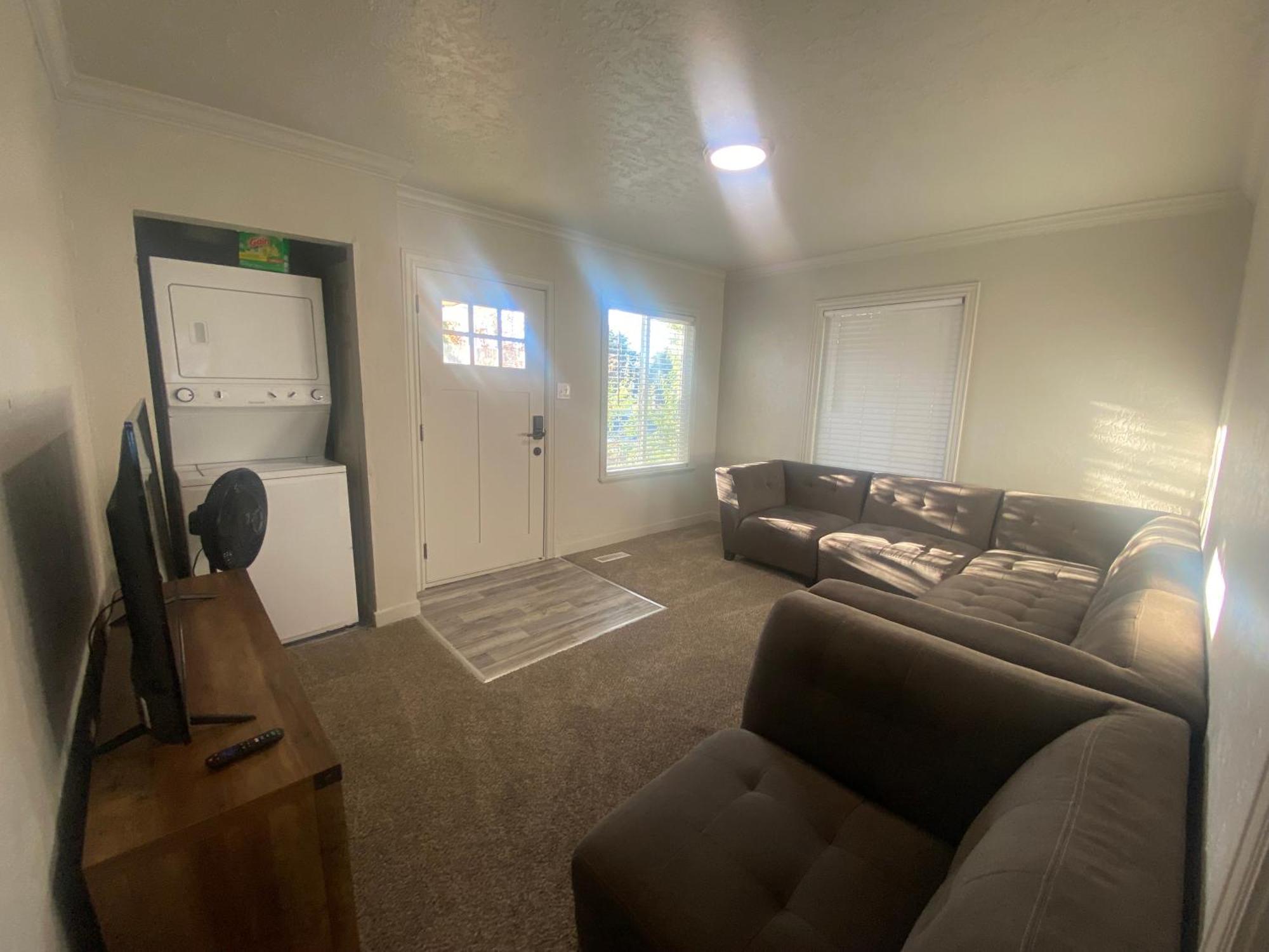 Cute Entire Small House With Large Yard! Pets Welcome! 웨스트밸리시티 외부 사진