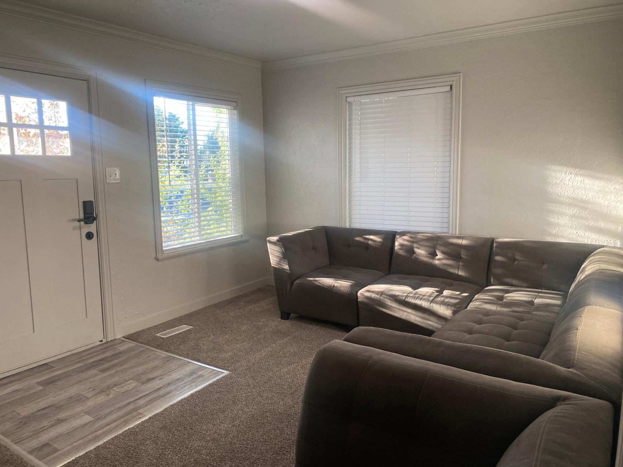 Cute Entire Small House With Large Yard! Pets Welcome! 웨스트밸리시티 외부 사진